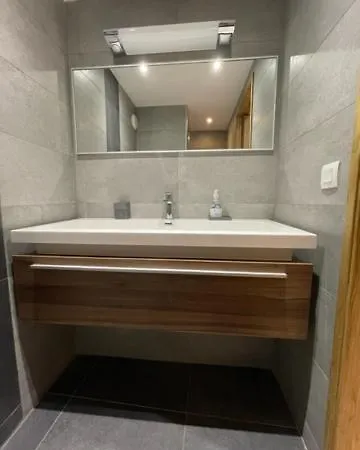 아파트 Cosy Centre Station *