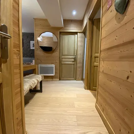 Cosy Centre Station Apartment Venosc