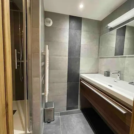 Cosy Centre Station Apartment Venosc